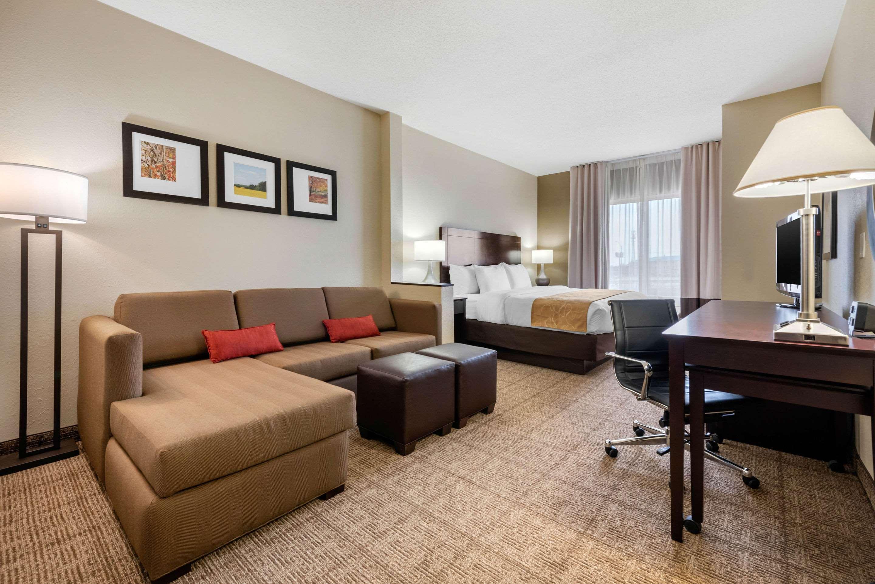 Comfort Suites Lafayette University Area Bagian luar foto