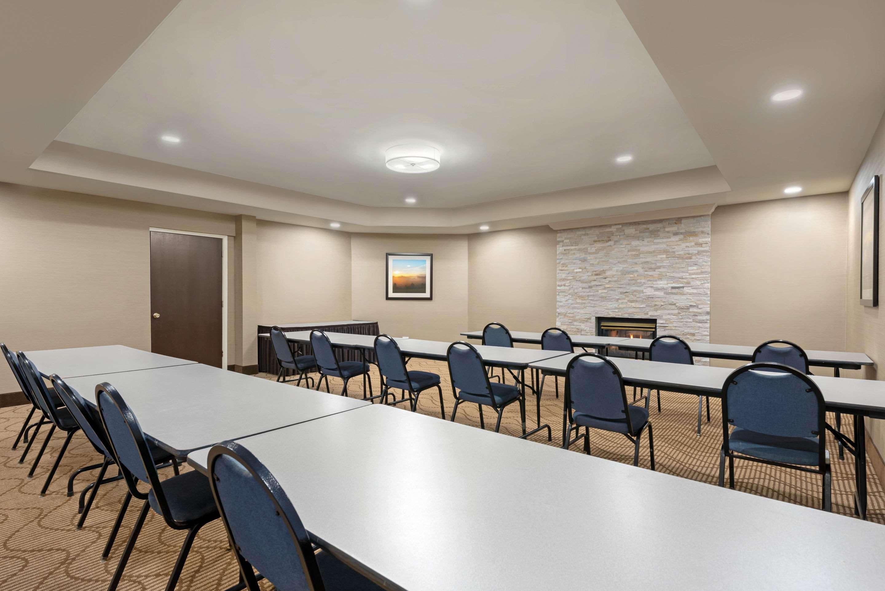 Comfort Suites Lafayette University Area Bagian luar foto