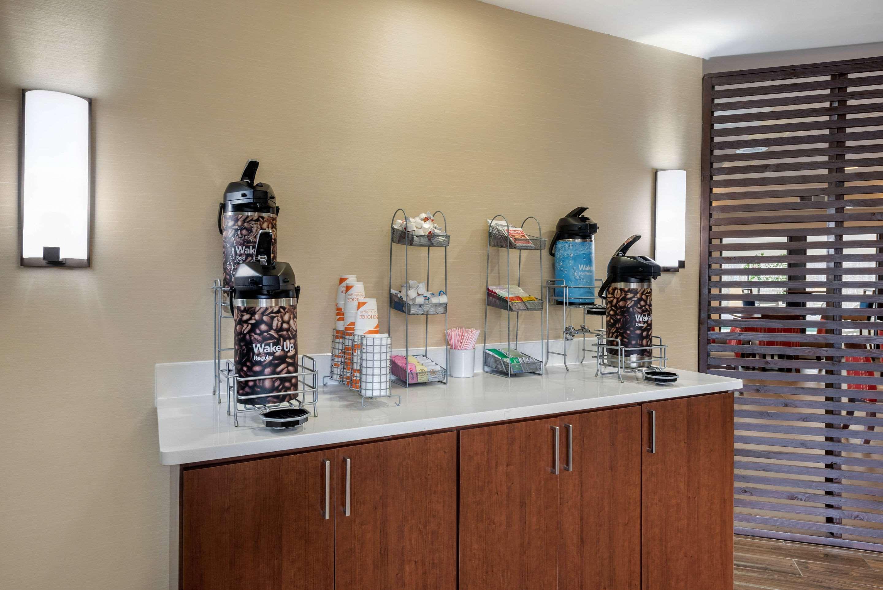 Comfort Suites Lafayette University Area Bagian luar foto