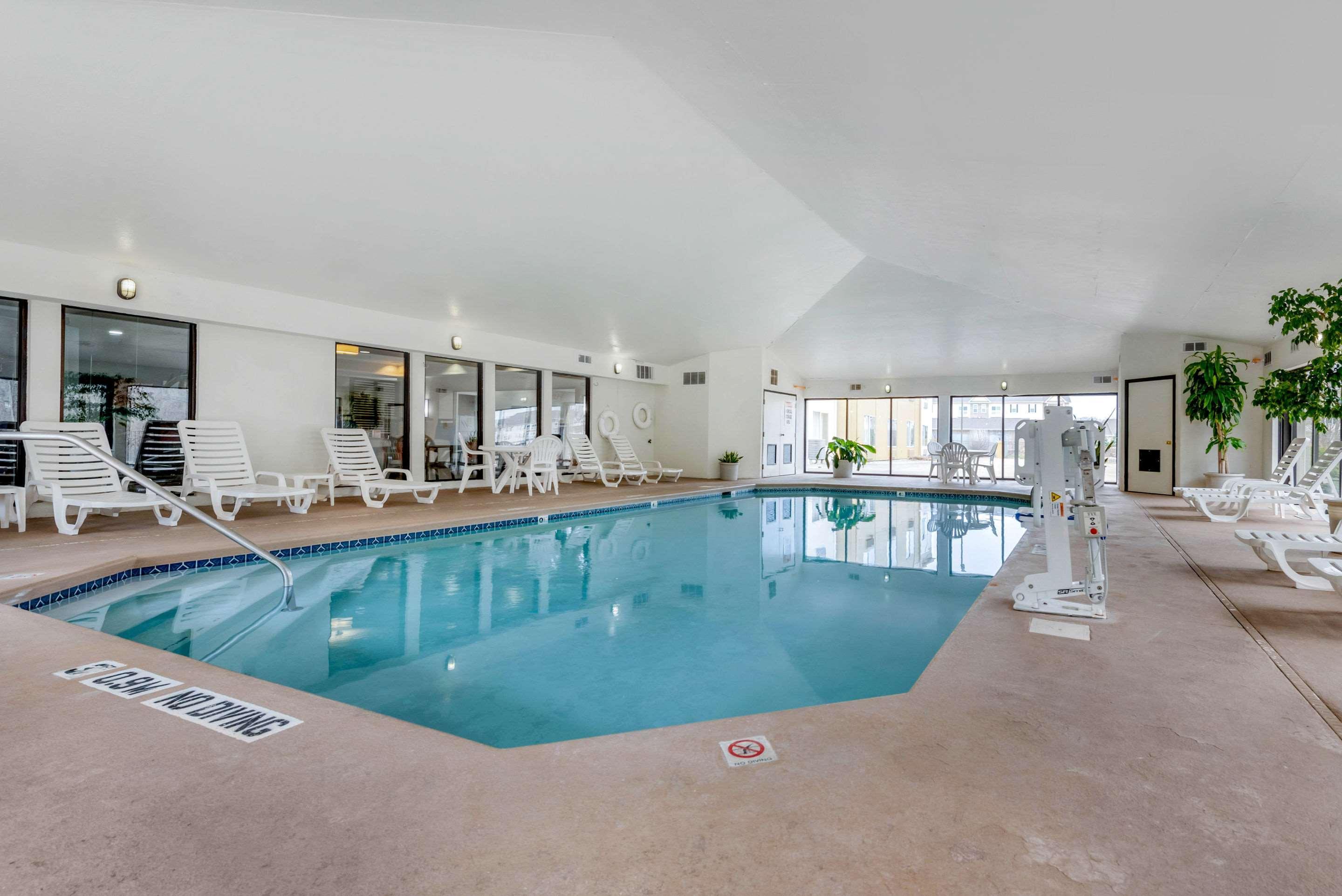 Comfort Suites Lafayette University Area Bagian luar foto