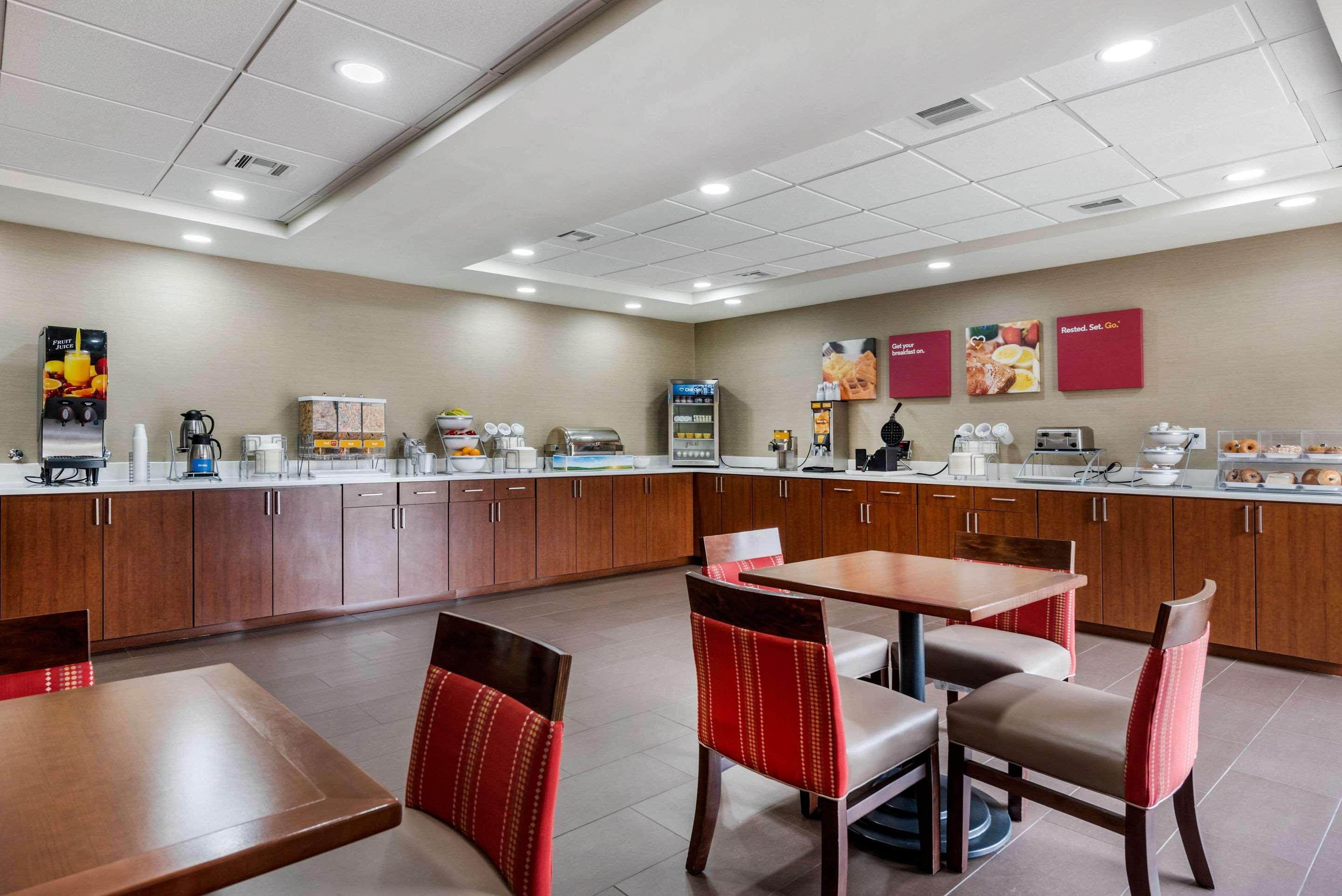 Comfort Suites Lafayette University Area Bagian luar foto