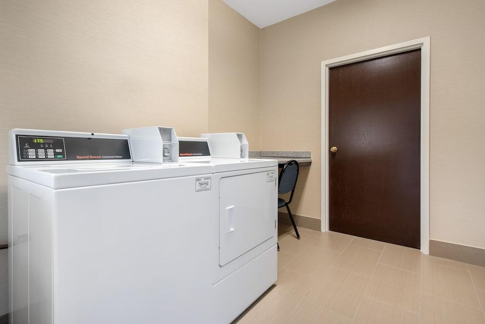 Comfort Suites Lafayette University Area Bagian luar foto
