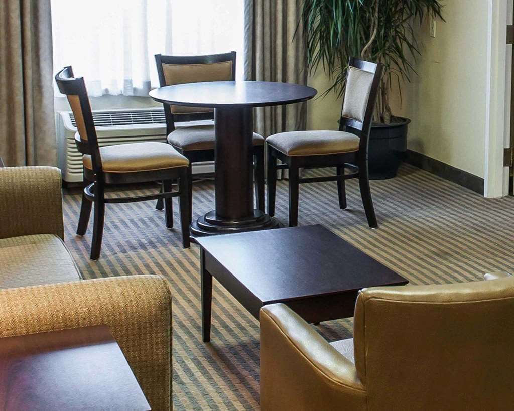 Comfort Suites Lafayette University Area Ruang foto
