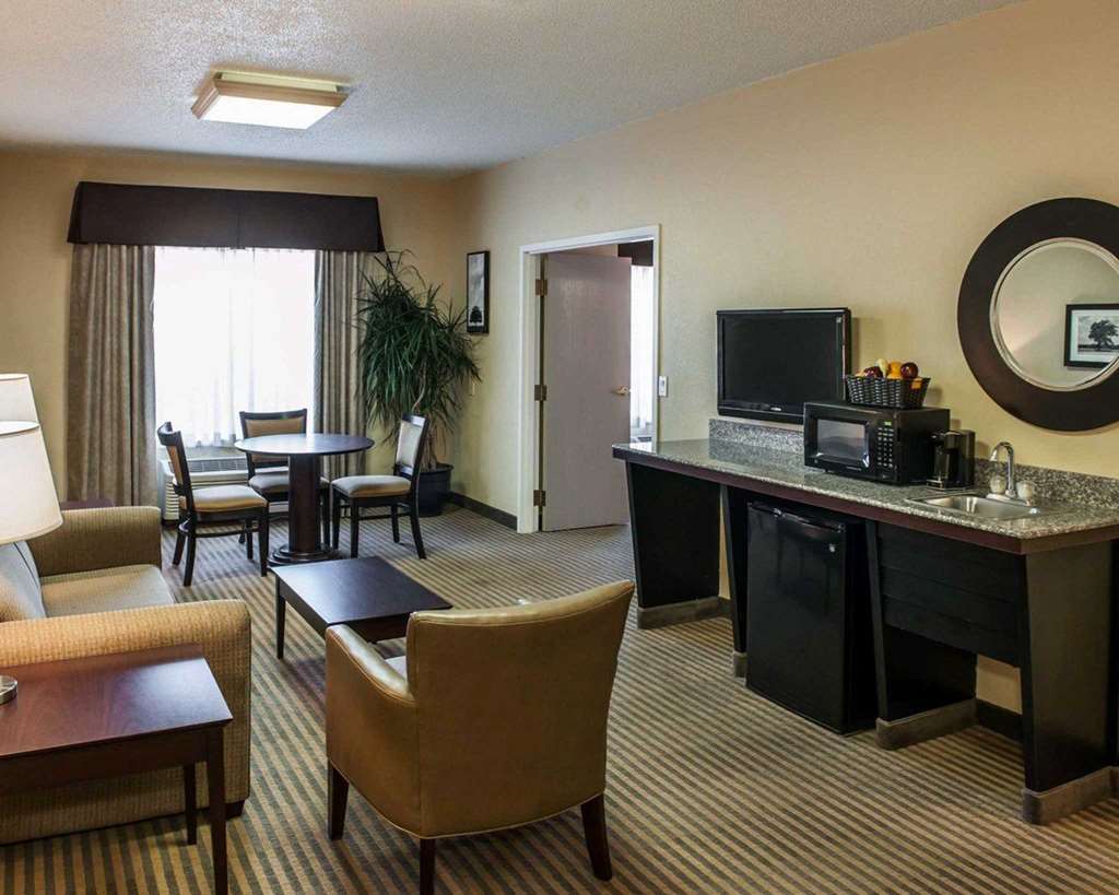 Comfort Suites Lafayette University Area Ruang foto